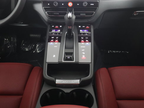 New 2025 Porsche Macan image 20