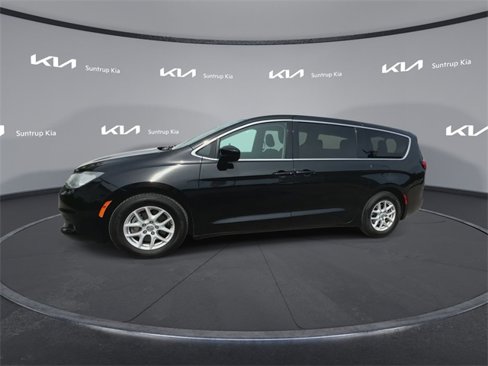 Used 2017 Chrysler Pacifica LX image 9