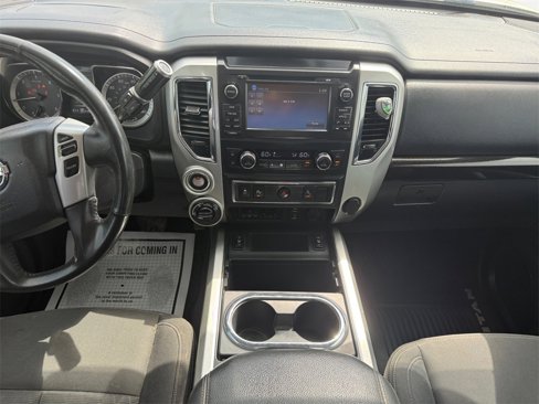 Used 2016 Nissan Titan SV image 11