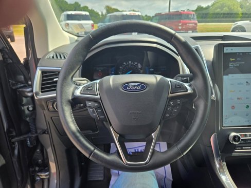 Used 2024 Ford Edge Titanium image 10