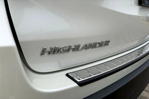 Used 2018 Toyota Highlander XLE image 24