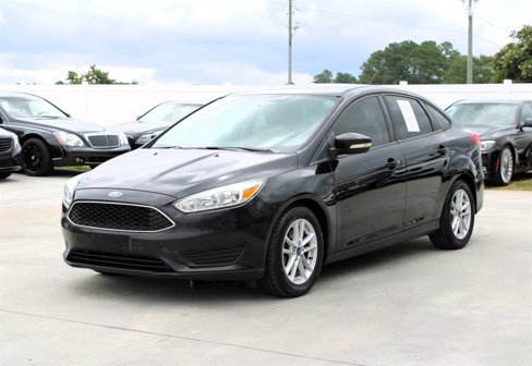 Used 2017 Ford Focus SE image 3