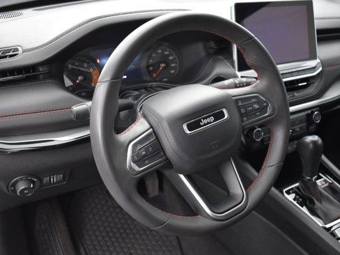 Used 2023 Jeep Compass Trailhawk image 11