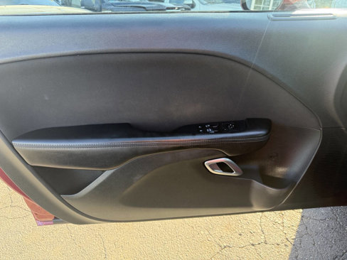 Used 2018 Dodge Challenger SXT image 19