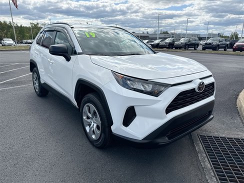Used 2019 Toyota RAV4 LE image 2