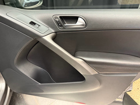 Used 2010 Volkswagen Tiguan SEL image 22