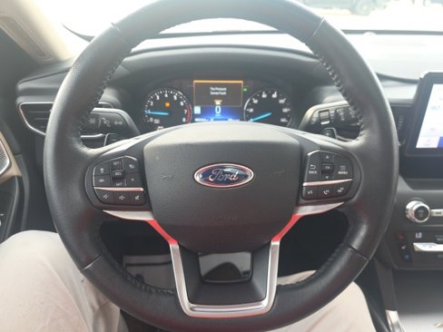 Used 2020 Ford Explorer Limited image 16