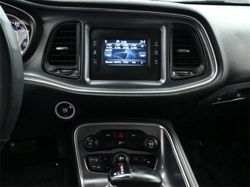 Used 2015 Dodge Challenger SXT image 22