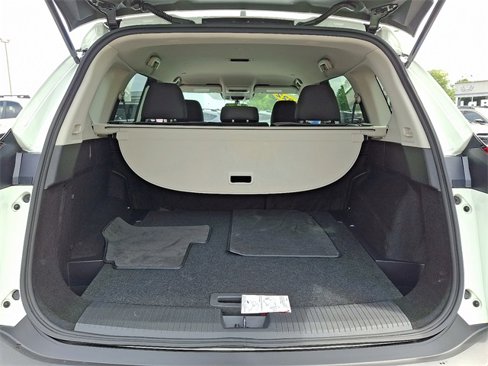Used 2022 Nissan Rogue S image 28