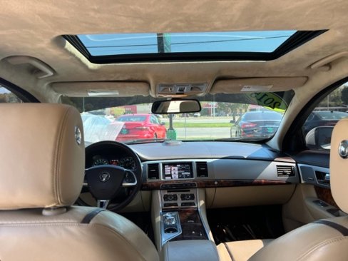 Used 2015 Jaguar XF Portfolio image 27