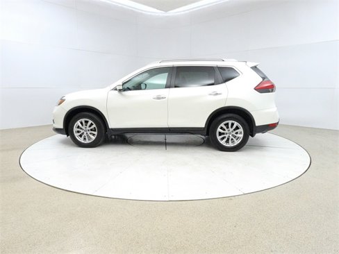 Used 2017 Nissan Rogue SV image 4
