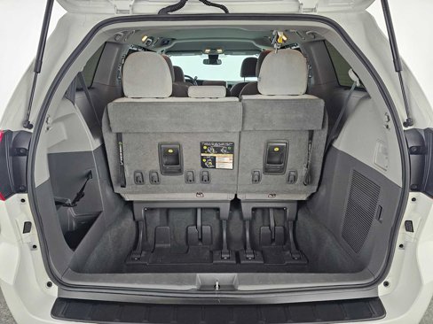 Used 2020 Toyota Sienna LE image 15