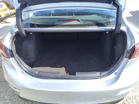 Used 2018 MAZDA MAZDA3 Sport image 16