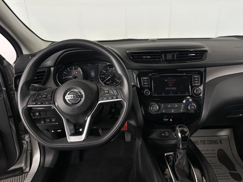 Used 2022 Nissan Rogue Sport S image 3