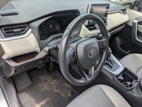 Used 2019 Toyota RAV4 Limited image 14