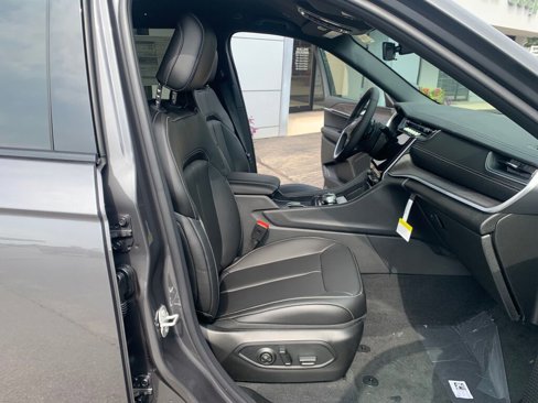 New 2025 Jeep Grand Cherokee Limited image 17