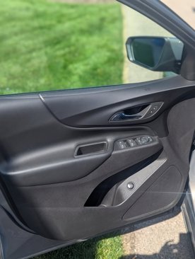 Used 2018 Chevrolet Equinox LT w/ Sun & Infotainment Package image 11