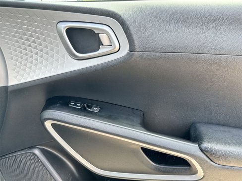 Used 2020 Kia Soul LX image 32