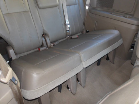 Used 2014 Chrysler Town & Country Touring w/ Driver Convenience Group image 25