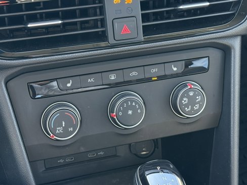 Certified 2022 Volkswagen Taos SE image 18
