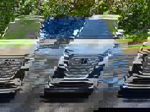 Used 2023 Audi Q4 e-tron Premium w/ Convenience Package image 9