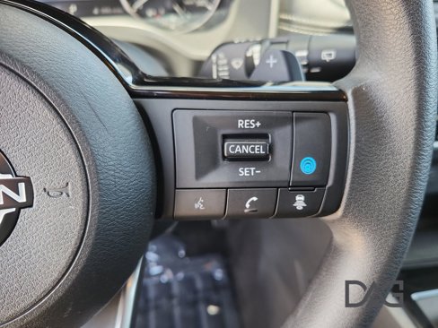 Used 2023 Nissan Rogue SV image 31