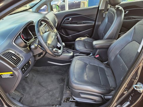 Used 2013 Kia Rio SX w/ Premium Pkg image 10