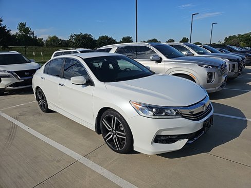 Used 2017 Honda Accord Sport image 3
