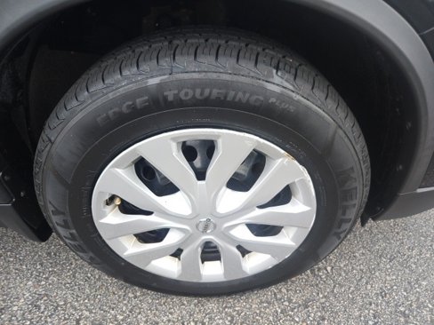 Used 2018 Nissan Rogue S image 9