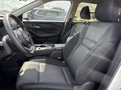 Used 2024 Nissan Rogue SV image 30