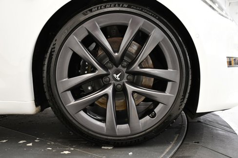Used 2022 Tesla Model S image 18