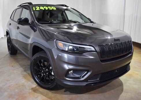 Used 2023 Jeep Cherokee Altitude Lux image 3