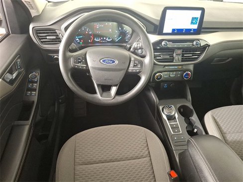 Used 2021 Ford Escape SE image 2