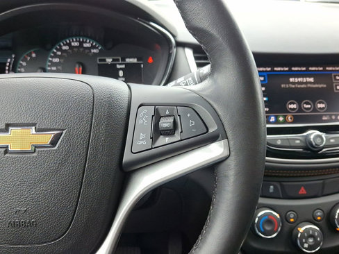 Certified 2022 Chevrolet Trax LT w/ LT Convenience Package image 18