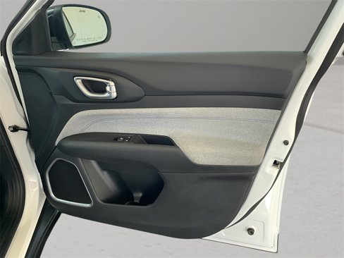 Certified 2024 Jeep Compass Latitude image 29