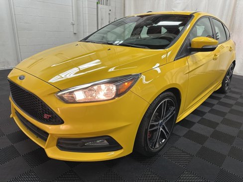 Used 2017 Ford Focus ST image 4