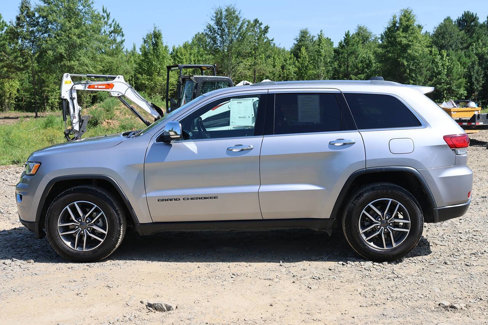 Used 2020 Jeep Grand Cherokee Limited w/ Luxury Group II image 9