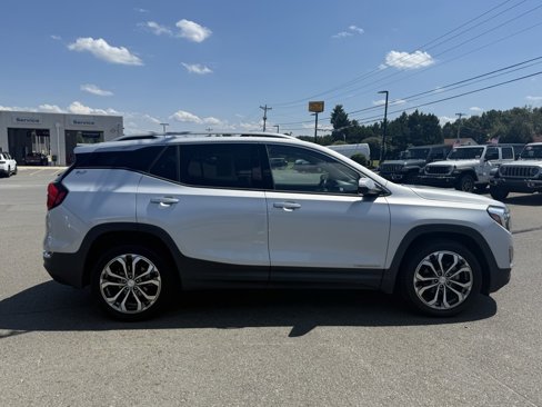 Used 2021 GMC Terrain SLT image 2