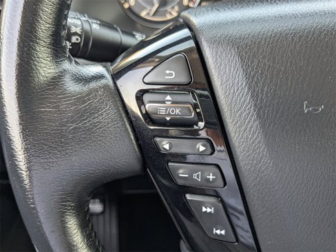 Used 2023 Nissan Armada SL w/ Captain's Chairs Package image 23