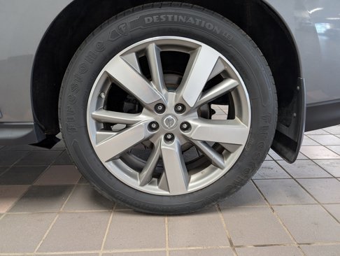 Used 2015 Nissan Pathfinder Platinum w/ Family Entertainment Package image 36