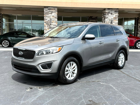 Used 2017 Kia Sorento L image 1