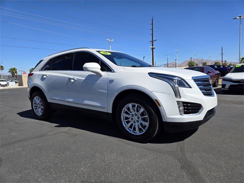 Used 2017 Cadillac XT5 FWD image 2
