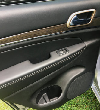 Used 2015 Jeep Grand Cherokee Overland image 13