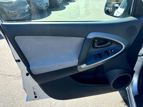Used 2011 Toyota RAV4 4WD image 11