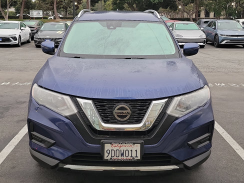 Used 2020 Nissan Rogue SV image 2