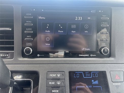 Used 2018 Toyota Sienna LE image 11