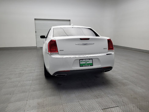 Used 2018 Chrysler 300 Limited image 6