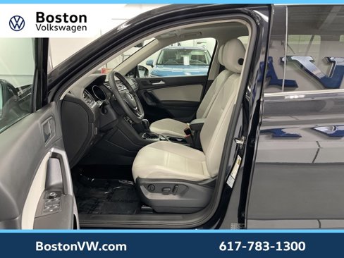 Certified 2021 Volkswagen Tiguan SE w/ Panoramic Sunroof Package image 7