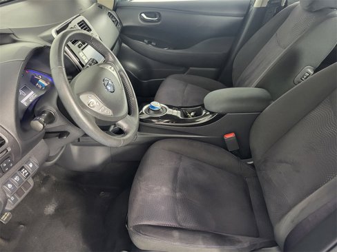Used 2015 Nissan Leaf SV image 9