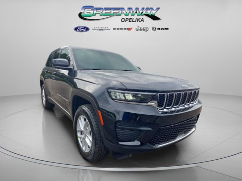 New 2025 Jeep Grand Cherokee Laredo image 1